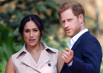 Il principe Harry con la moglie Meghan Markle. Il loro annuncio di non volere più di due figli è stato unanimemente applaudito dai media