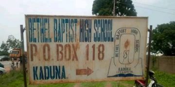 La scuola battista Bethel dove sono stati rapiti più di 100 studenti cristiani in Nigeria