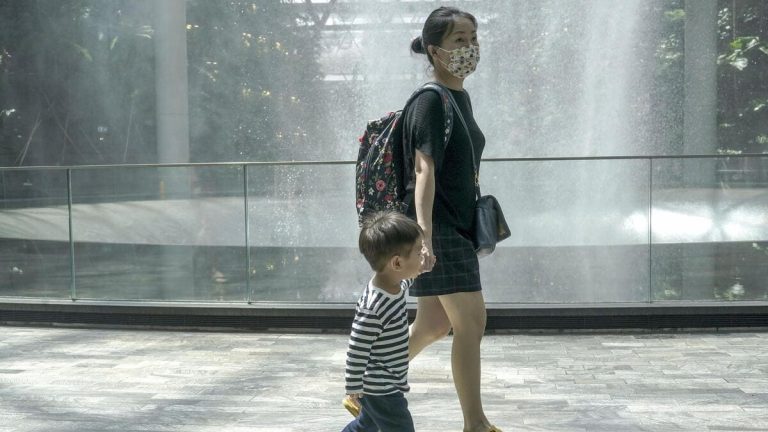 Il modello Singapore: «Così trasformeremo il Covid in una influenza»