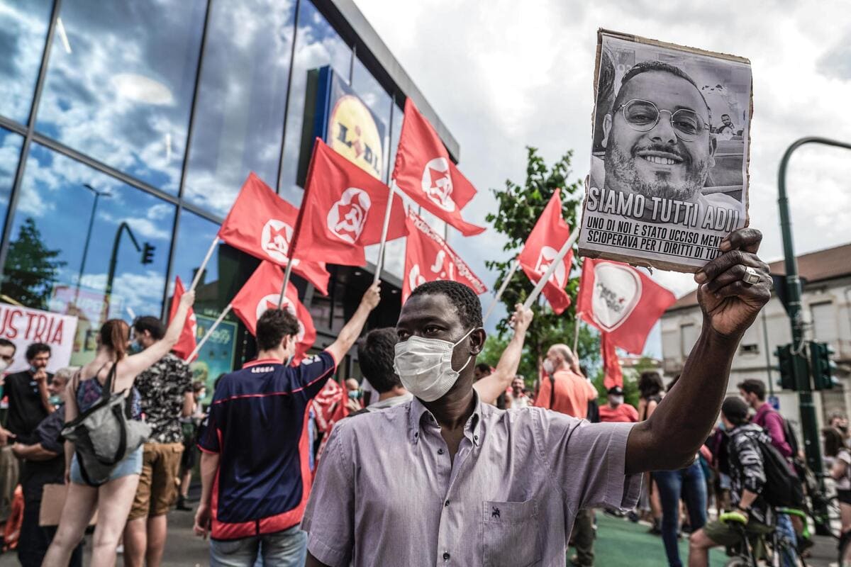 Manifestazione Cobas di fronte a un negozio Lidl dopo la morte di Adil Belakhdim, Torino, 24 giugno 2021