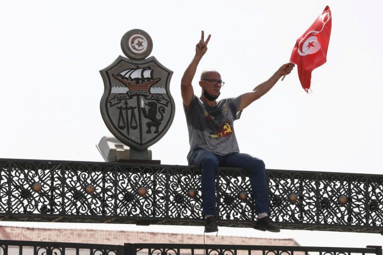 Il simil-golpe di Kais Saied in Tunisia