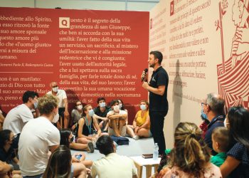 Lo stand della Fraternità San Carlo Borromeo al Meeting 2021 di Rimini