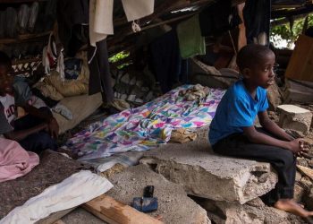 I bambini di Haiti sopravvissuti al terremoto del 14 agosto e in balia delle piogge torrenziali della tempesta Grace