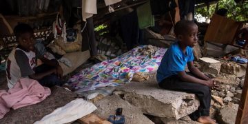 I bambini di Haiti sopravvissuti al terremoto del 14 agosto e in balia delle piogge torrenziali della tempesta Grace