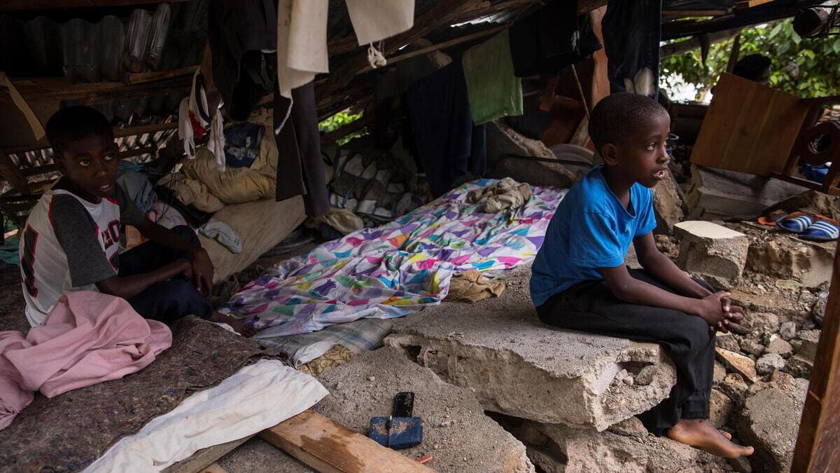 I bambini di Haiti sopravvissuti al terremoto del 14 agosto e in balia delle piogge torrenziali della tempesta Grace 