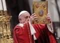 Papa Francesco recita la Messa in San Pietro