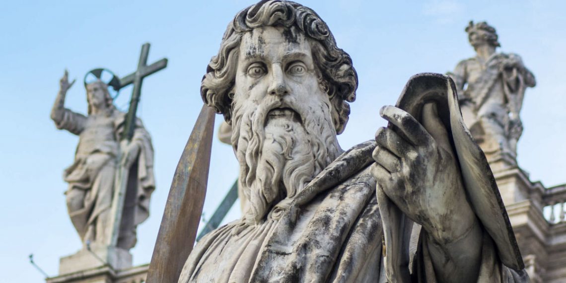 La Statua di san Paolo in piazza San Pietro
