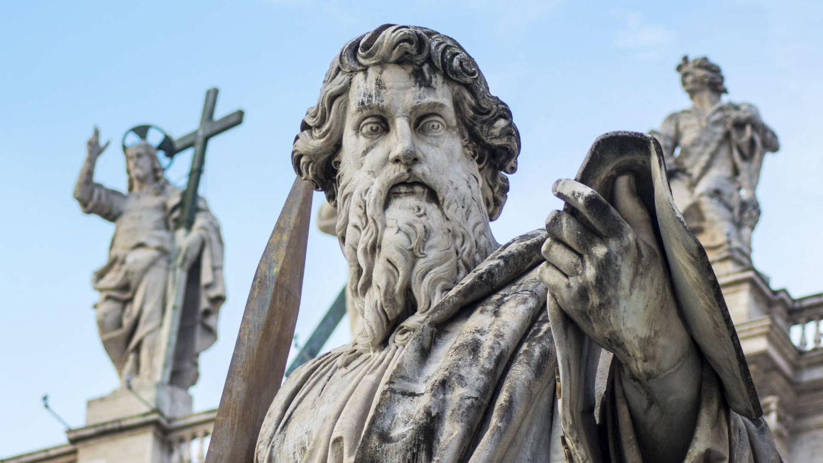 La Statua di san Paolo in piazza San Pietro