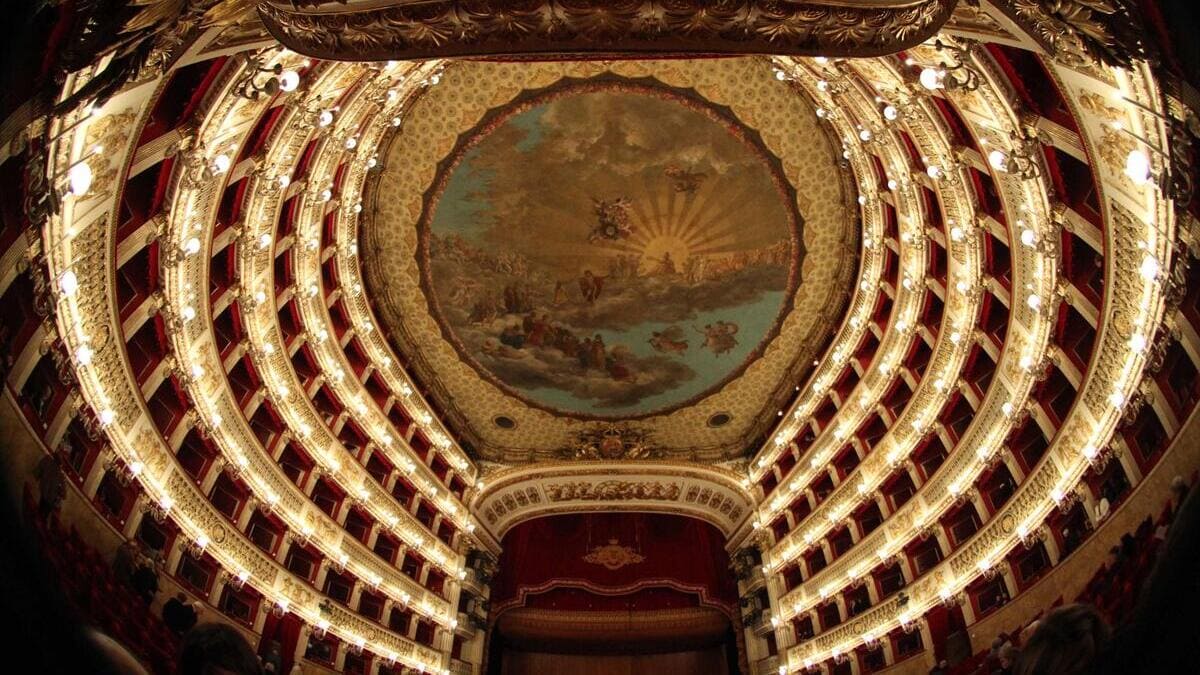 Una veduta del teatro San Carlo di Napoli