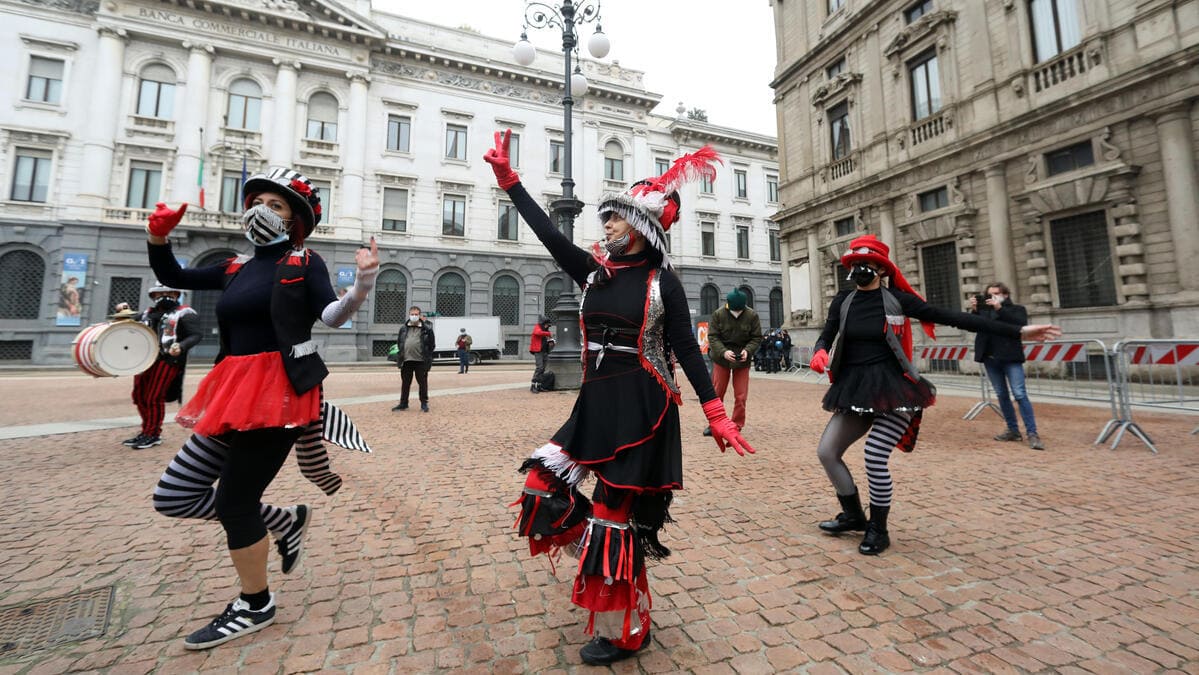 6 febbraio 2021, la protesta di Macao e dei centri sociali davanti a Palazzo Marino per chiedere più spazi e stop agli sgomberi