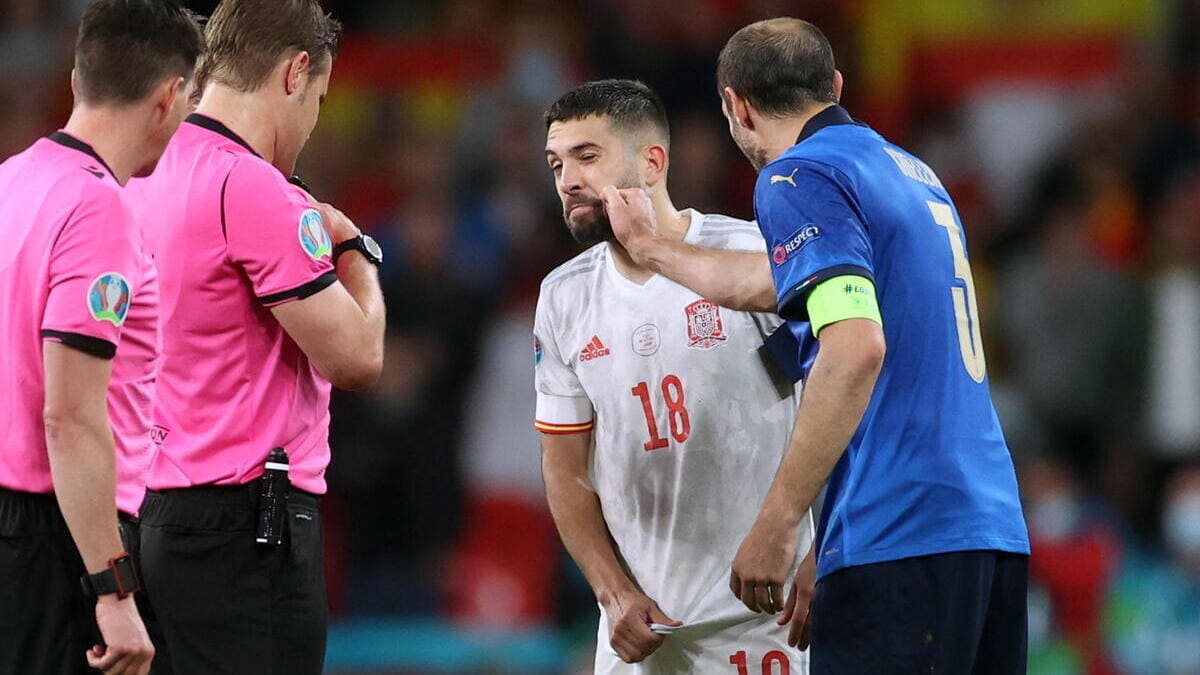 Giorgio Chiellini prima dei rigori contro la Spagna a Euro 2020 (foto Ansa)