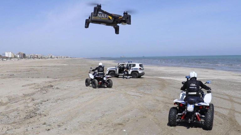 Il drone, la suora, i sub senza green pass. Ma che è, il Bertoldo?