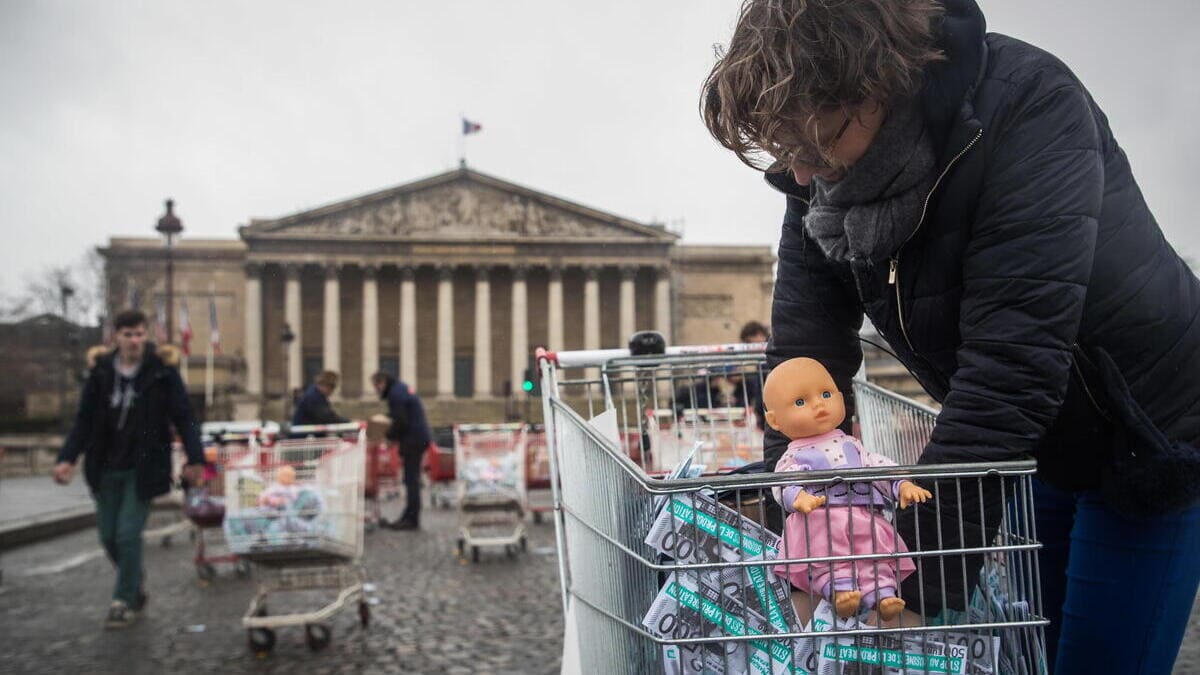 Protesta contro l'utero in affitto in Francia