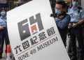 La polizia smantella il museo di Piazza Tienanmen a Hong Kong