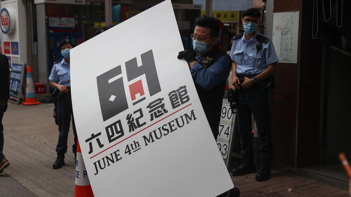 La polizia di Hong Kong irrompe nel Museo del 4 giugno su Tienanmen e lo smantella