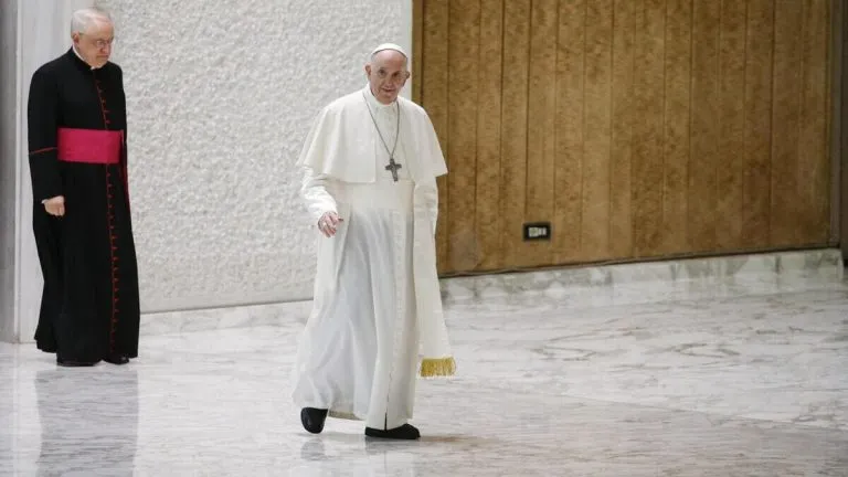 Il Decreto su associazioni di fedeli e movimenti spiegato dal Papa