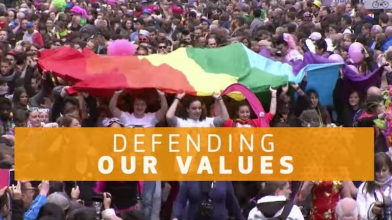 Da quando l’unica bandiera dell’Ue è quella Lgbt?