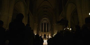 Messa di Natale in una chiesa di Parigi in Francia