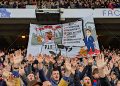Lo striscione dei tifosi del Crystal Palace contro Newcastle e Arabia Saudita