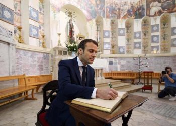 Il presidente francese Emmanuel Macron durante una visita ad Algeri del 2017