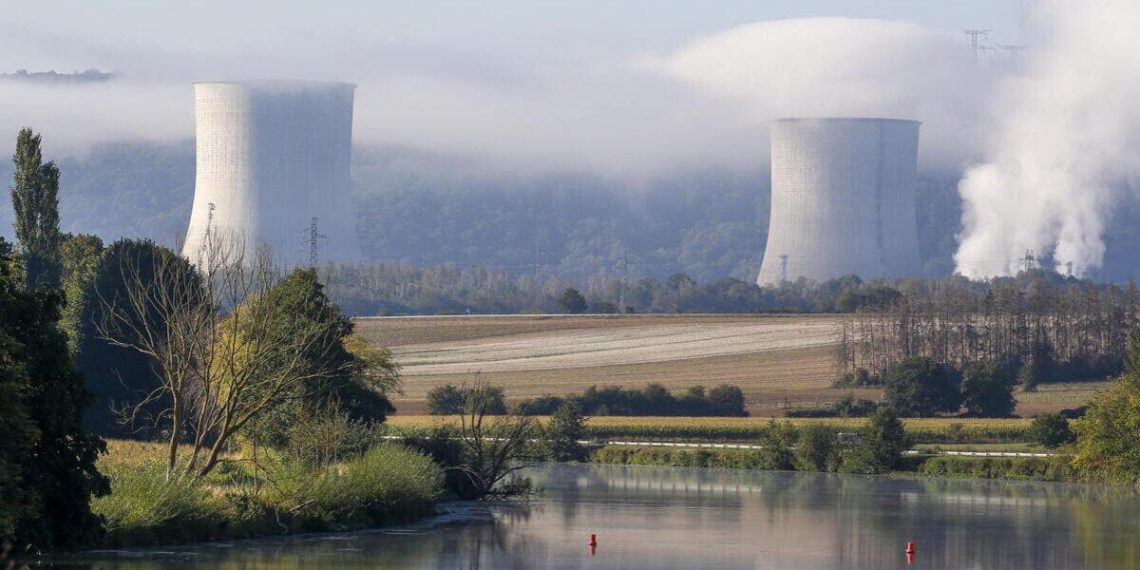 La centrale nucleare per la produzione di energia di Chooz, in Francia