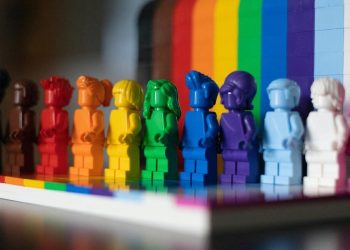 Il set Lego Lgbtqia distribuito a giugno in occasione del Pride