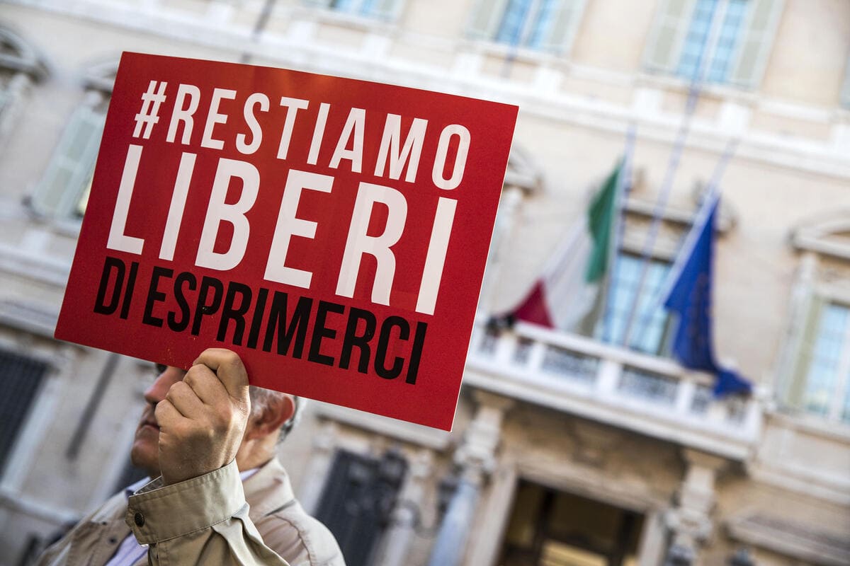 Un momento della manifestazione contro il ddl Zan davanti al Senato, Roma, 27 ottobre 2021