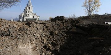 La cattedrale degli armeni di Shushi, danneggiata e vandalizzata dall'Azerbaigian durante la guerra, in una foto dell'ottobre 2020