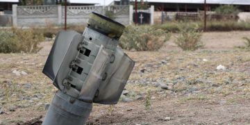 Un missile lanciato dall'Azerbaigian colpisce l'Armenia durante la guerra del 2020