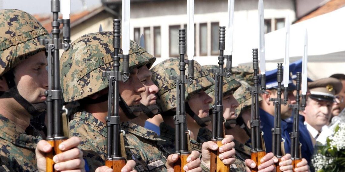 Un'immagine dell'esercito della Bosnia in occasione dei festeggiamenti per il suo 25esimo anniversario