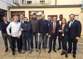 Una foto postata sul suo profilo Instagram dal vicepremier e ministro del Lavoro e dello Sviluppo Economico Luigi Di Maio sull'incontro avuto insieme ad Alessandro Di Battista alla periferia di Parigi con il leader dei gilet gialli Christophe Chalen