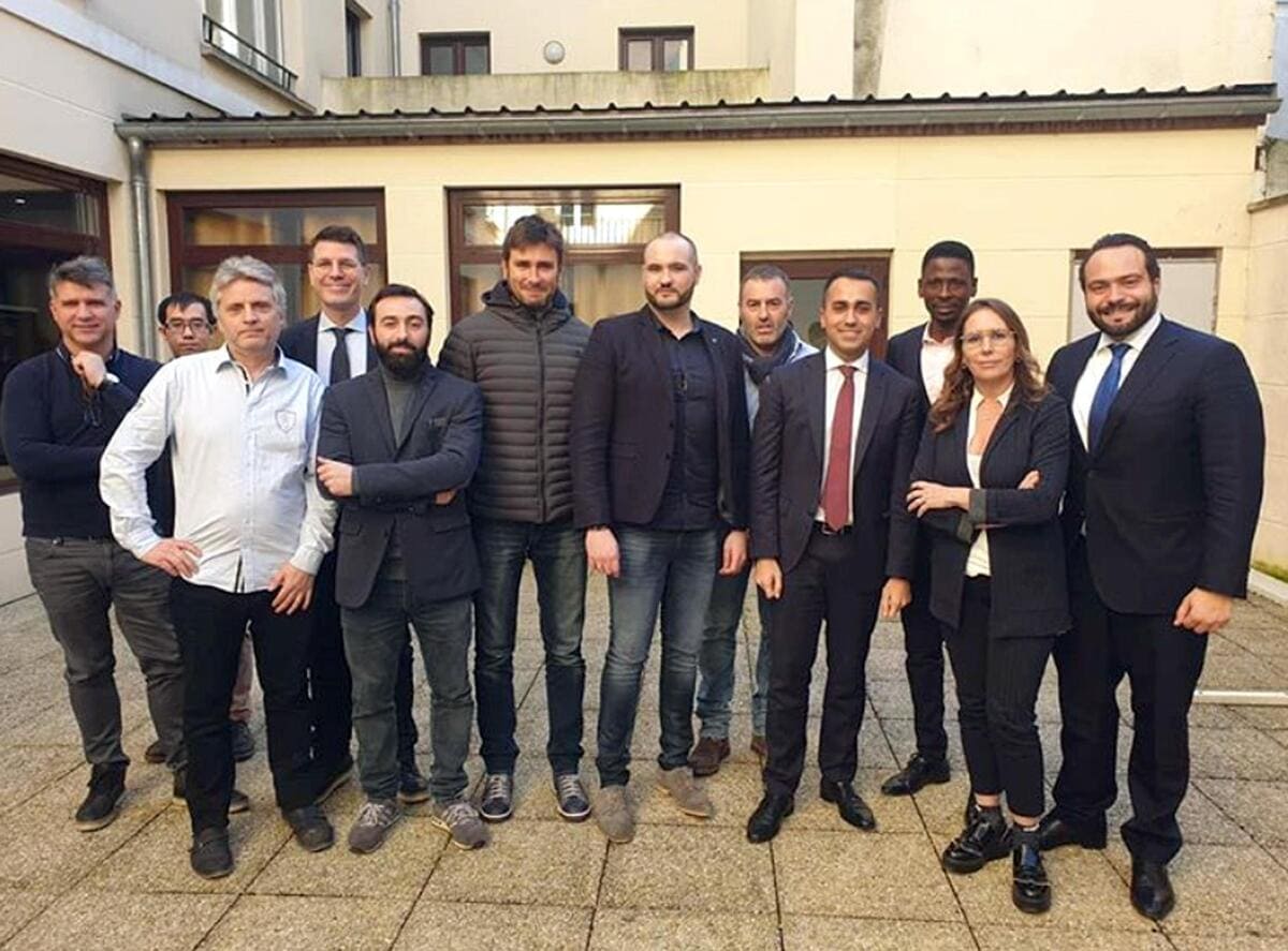 Una foto postata sul suo profilo Instagram dal vicepremier e ministro del Lavoro e dello Sviluppo Economico Luigi Di Maio sull'incontro avuto insieme ad Alessandro Di Battista alla periferia di Parigi con il leader dei gilet gialli Christophe Chalen