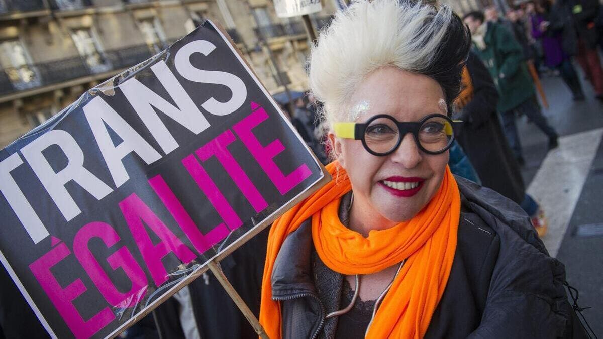 Trans protestano in Francia per avere più diritti