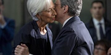 Christine Lagarde e Mario Draghi (foto Ansa)