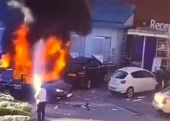 Il momento dell'esplosione, domenica mattina a Liverpool, del taxi su cui viaggiava l'attentatore "cristiano"