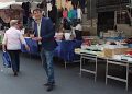 Luigi Amicone al mercato in campagna elettorale