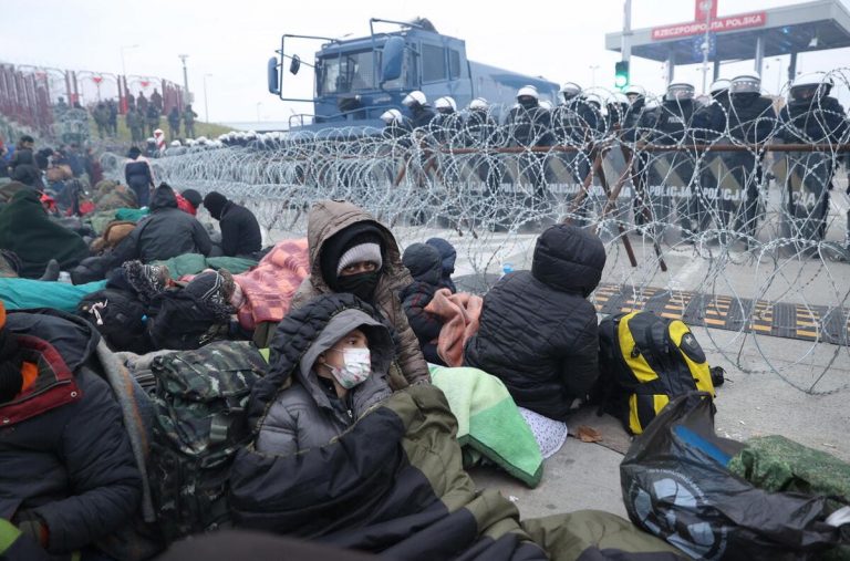 La Bielorussia “usa i migranti” come “strumento politico”. Cioè come fa Erdogan