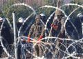 La Polonia schiera l'esercito al confine con la Bielorussia per impedire l'ingresso dei migranti