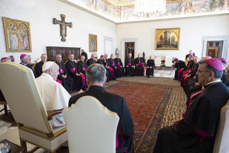 «Lacunosa e contraddittoria». Intellettuali francesi smontano l’inchiesta sugli abusi della Chiesa