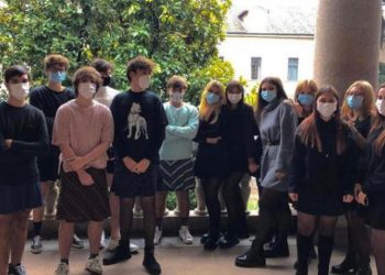 Gli studenti del liceo Zucchi di Monza in gonna per combattere gli stereotipi