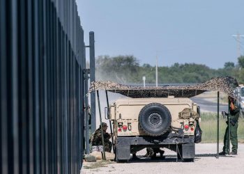 Un checkpoint al confine tra Stati Uniti e Messico (foto Ansa)