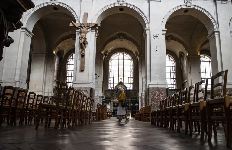 Pedofilia. L’autodannazione della Chiesa francese