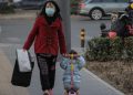 Una mamma in Cina a spasso con la figlia