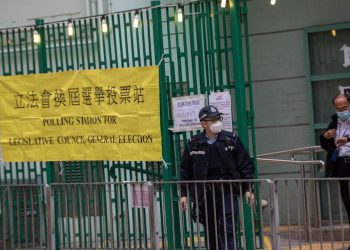 Urne vuote per le elezioni a Hong Kong