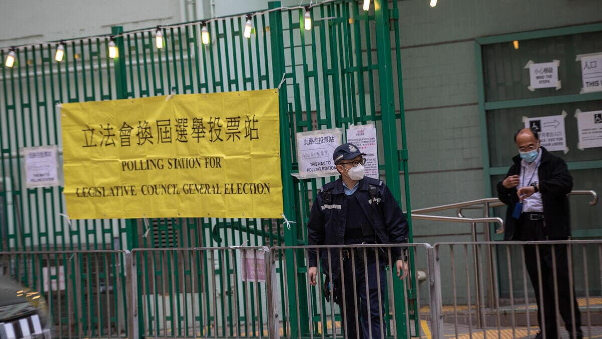 Urne vuote per le elezioni a Hong Kong