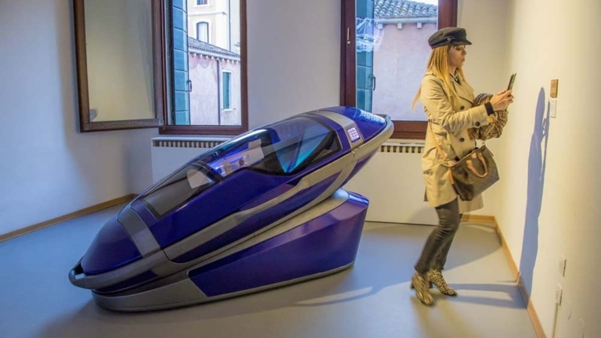 La macchina per l'eutanasia Sarco in mostra a Venice Design 2019  