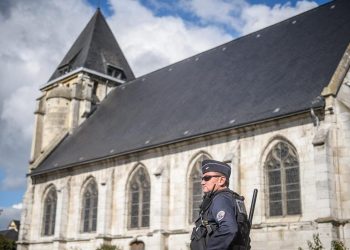 Una foto del 2017 della chiesa di Saint Etienne a Saint-Etienne-du-Rouvray, vicino a Rouen,  dove nel 2016 venne sgozzato padre Hamel (foto Ansa)