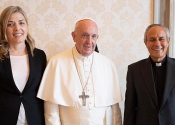 Papa Francesco con Antonella Frongillo e don Julián Carrón