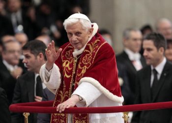 Benedetto XVI in una foto Ansa del 2013