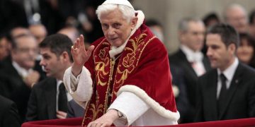 Benedetto XVI in una foto Ansa del 2013